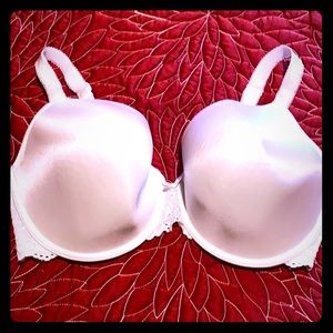 Molded cup bra